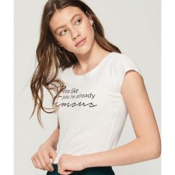 T-shirt z motywującym napisem - Biały. Białe t-shirty damskie Sinsay, l, z napisami. Za 9,99 zł.