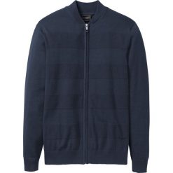 Sweter rozpinany w różne dzianinowe wzory bonprix ciemnoniebieski. Niebieskie swetry męskie marki bonprix, s, bez wzorów, z bawełny, bez kołnierzyka, bez kaptura. Za 89,99 zł.