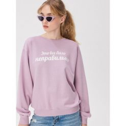 Bawełniana bluza z napisem - Różowy. Różowe bluzy damskie Sinsay, s, z napisami, z bawełny, bez rękawów, bez kaptura. W wyprzedaży za 19,99 zł.