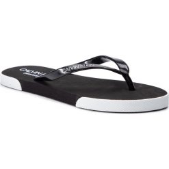 Japonki CALVIN KLEIN - Ff Sandals KW0KW00729 Black 001. Czarne klapki damskie Calvin Klein, bez wzorów, z tworzywa sztucznego, bez obcasa. Za 129,00 zł.