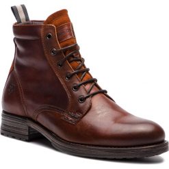 Kozaki MARC O'POLO - 808 25006101 100 Cognac 720. Brązowe glany męskie marki Marc O'Polo, z materiału. W wyprzedaży za 479,00 zł.