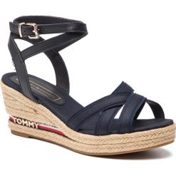 Espadryle TOMMY HILFIGER - Iconic Elba Corporate Ribbon FW0FW04056 Midnight 403. Niebieskie espadryle damskie TOMMY HILFIGER, bez wzorów, ze skóry, bez obcasa, na obcasie. W wyprzedaży za 349,00 zł.