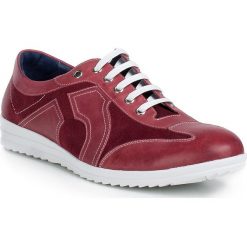 Buty męskie. Czerwone buty sportowe męskie Wittchen, ze skóry, bez zapięcia. W wyprzedaży za 207,92 zł.