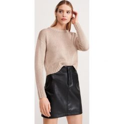 Sweter basic - Beżowy. Brązowe swetry damskie Reserved, s, bez wzorów, bez rękawów, bez kaptura. W wyprzedaży za 29,99 zł.