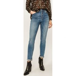 Guess Jeans - Jeansy 1981. Niebieskie jeansy damskie Guess Jeans, z aplikacjami, z elastanu, z podwyższonym stanem. Za 419,90 zł.