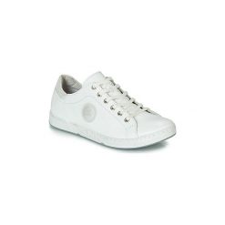 Buty Pataugas JAYO. Białe trampki i tenisówki damskie marki Pataugas, bez wzorów, bez zapięcia. Za 439,00 zł.