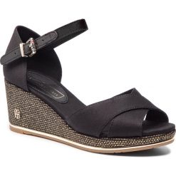 Espadryle TOMMY HILFIGER - Feminine Mid Wedge Sandal Basic FW0FW04077 Black 990. Czarne espadryle damskie TOMMY HILFIGER, bez wzorów, ze skóry, bez obcasa, na obcasie. W wyprzedaży za 319,00 zł.