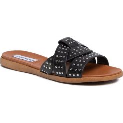 Klapki STEVE MADDEN - Vivien SM11000996-03001-017 Black Leather. Czarne klapki damskie Steve Madden, bez wzorów, ze skóry, bez obcasa. W wyprzedaży za 359,00 zł.