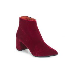 Botki Betty London JILOUTE. Czerwone botki damskie Betty London, bez obcasa, bez zapięcia. Za 309,00 zł.