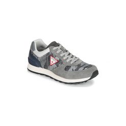Buty Guess CHARLIE. Szare trampki męskie Guess, z aplikacjami, bez zapięcia. Za 389,00 zł.