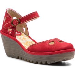 Sandały FLY LONDON - Yuna P500016135 Lipstick Red. Klapki damskie Fly London. W wyprzedaży za 329,00 zł.