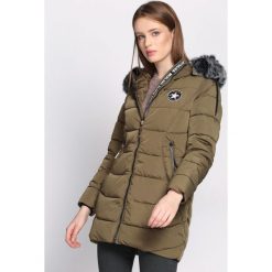 Ciemnozielona Kurtka I Know You. Szare kurtki damskie Born2be, na zimę, s, z aplikacjami, z dresówki, bez kaptura. Za 84,99 zł.