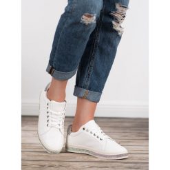 BUTY SPORTOWE Z CYRKONIAMI. Buty sportowe damskie SDS, bez wzorów, ze skóry ekologicznej, sportowe. Za 49,90 zł.
