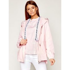Parka Liu Jo Sport TA0025 T5895. Różowe parki damskie Liu Jo Sport, l, bez wzorów, bez kaptura. W wyprzedaży za 639,00 zł.