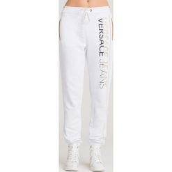 SPODNIE DRESOWE Versace Jeans. Białe spodnie damskie Versace Jeans, xl, z jeansu. Za 460,00 zł.
