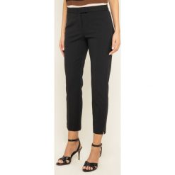 Spodnie materiałowe DKNY P9RK6AWP. Czarne spodnie damskie DKNY, bez wzorów, z elastanu. W wyprzedaży za 269,00 zł.