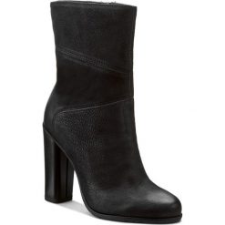 Botki GINO ROSSI - Yumiko DBH130-T13-4B00-9900-0 99. Czarne buty zimowe damskie marki Gino Rossi, z nubiku, na obcasie. W wyprzedaży za 299,00 zł.