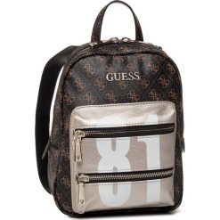 Plecak GUESS - Caley (SG) HWSG76 74320 BRM. Pomarańczowe plecaki damskie Guess, z aplikacjami, ze skóry ekologicznej, eleganckie, bez dodatków. W wyprzedaży za 419,00 zł.
