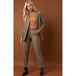 NA-KD Classic Spodnie garniturowe Pintuck Detail - Brown. Brązowe spodnie damskie NA-KD Classic, z podwyższonym stanem. Za 161,95 zł.