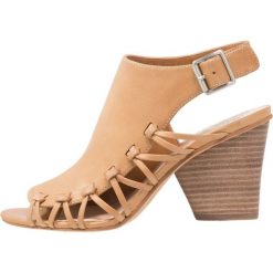 Sandały damskie: Vince Camuto ANKARA Sandały dirty brown
