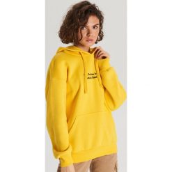 Bluza z kapturem - Beżowy. Brązowe bluzy damskie Cropp, s, bez wzorów, bez rękawów, z kapturem. Za 79,99 zł.