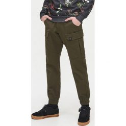 Spodnie cargo - Khaki. Brązowe spodnie męskie Cropp, m. Za 149,99 zł.