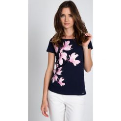 Bluzki asymetryczne: Granatowa bluzka w magnolie QUIOSQUE