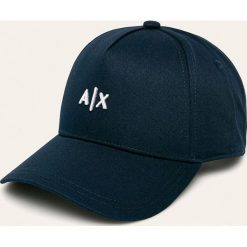 Armani Exchange - Czapka. Niebieskie czapki męskie Armani Exchange, z aplikacjami, z bawełny. Za 149,90 zł.