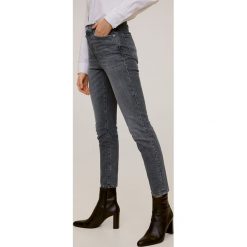 Mango - Jeansy Gisele. Szare jeansy damskie Mango, z podwyższonym stanem. Za 129,90 zł.