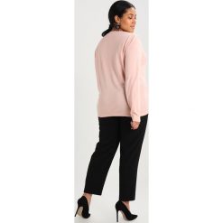 Swetry klasyczne damskie: Lost Ink Plus JUMPER WITH EXTREME BOW Sweter blush