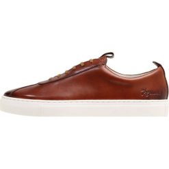 Grenson Sneakersy niskie tan handpainted. Brązowe sneakersy męskie Grenson, bez zapięcia. Za 929,00 zł.