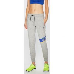 Reebok - Spodnie. Szare spodnie damskie Reebok, s, z nadrukiem, z bawełny. W wyprzedaży za 119,90 zł.