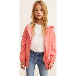 Mango Kids - Kurtka dziecięca Daro 110-164 cm. Czerwone kurtki dziewczęce Mango Kids, bez wzorów, z bawełny, krótkie, bez kaptura. W wyprzedaży za 89,90 zł.