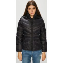 Wrangler - Kurtka. Czarne kurtki damskie Wrangler, s, bez wzorów, z poliesteru, krótkie. W wyprzedaży za 359,90 zł.