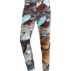 GStar PHARRELL WILLIAMS ELWOOD Spodnie materiałowe aeroblue/hazel ao. Niebieskie spodnie męskie marki G-Star, m, bez wzorów, z bawełny. Za 559,00 zł.