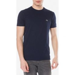 Lacoste Koszulka Niebieski. Niebieskie podkoszulki męskie Lacoste, m, z nadrukiem, z bawełny, bez kołnierzyka, z krótkim rękawem, krótkie. Za 180,95 zł.