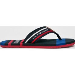 Tommy Hilfiger - Japonki Striped Beach. Czarne kapcie męskie TOMMY HILFIGER, ze skóry, bez zapięcia. W wyprzedaży za 139,90 zł.