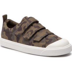 Trampki CLARKS - City Flarelo K 261423136 Olive Camo. Pomarańczowe trampki chłopięce marki Clarks, bez wzorów, z gumy, na rzepy. Za 179,00 zł.