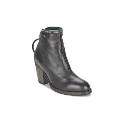 Botki Superdry WALTHER. Czarne botki damskie Superdry, bez obcasa, bez zapięcia. W wyprzedaży za 227,60 zł.