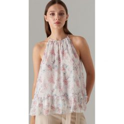 Wzorzysty top z dekoltem halter - Biały. Białe topy damskie Mohito, bez wzorów, bez kołnierzyka. W wyprzedaży za 39,99 zł.