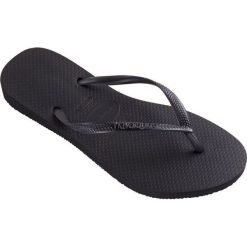 Havaianas - Japonki. Czarne klapki damskie Havaianas, bez wzorów, z materiału, bez obcasa, na obcasie. W wyprzedaży za 59,90 zł.