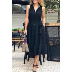 Sukienka LATIMNA BLACK. Czarne sukienki damskie IVET, na co dzień, bez wzorów, eleganckie, bez kołnierzyka, bez rękawów, długie, proste. W wyprzedaży za 99,00 zł.