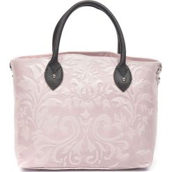 Torebki klasyczne damskie: Skórzana torebka w kolorze jasnoróżowym – 37 x 28 x 11 cm