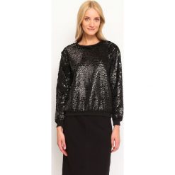 BLUZA NIEROZPINANA DAMSKA WE WZORY, Z APLIKACJĄ. Czarne bluzy damskie Top Secret, na jesień, z aplikacjami. Za 59,99 zł.