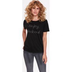 T-shirt z łańcuszkową aplikacją. Czarne t-shirty damskie z aplikacjami, z dzianiny. W wyprzedaży za 29,99 zł.