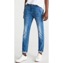 Jeansowe chinosy slim - Niebieski. Niebieskie spodnie męskie Reserved, m, bez wzorów, z jeansu. Za 129,99 zł.
