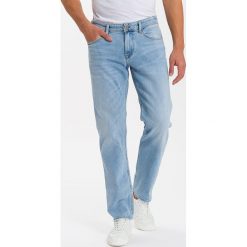 Dżinsy "Antonio" - Regular fit - w kolorze błękitnym. Niebieskie jeansy męskie Cross Jeans, m, w paski, klasyczne. W wyprzedaży za 109,95 zł.