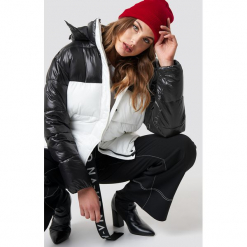 NA-KD Trend Kurtka Puff Block - Black,White,Multicolor. Czarne kurtki damskie NA-KD Trend, bez wzorów, z materiału, bez kaptura. Za 404,95 zł.