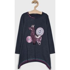 Desigual - Longsleeve dziecięcy 104-164 cm. Niebieskie bluzki dziewczęce Desigual, z aplikacjami, z bawełny, z okrągłym kołnierzem, z długim rękawem, długie, bez kaptura. W wyprzedaży za 119,90 zł.