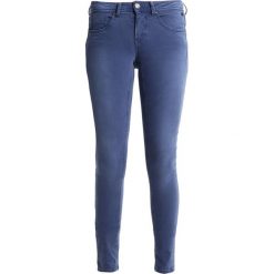 Freeman T. Porter CLARA Jeansy Slim Fit insignia blue. Niebieskie rurki damskie Freeman T. Porter, z elastanu. W wyprzedaży za 203,40 zł.